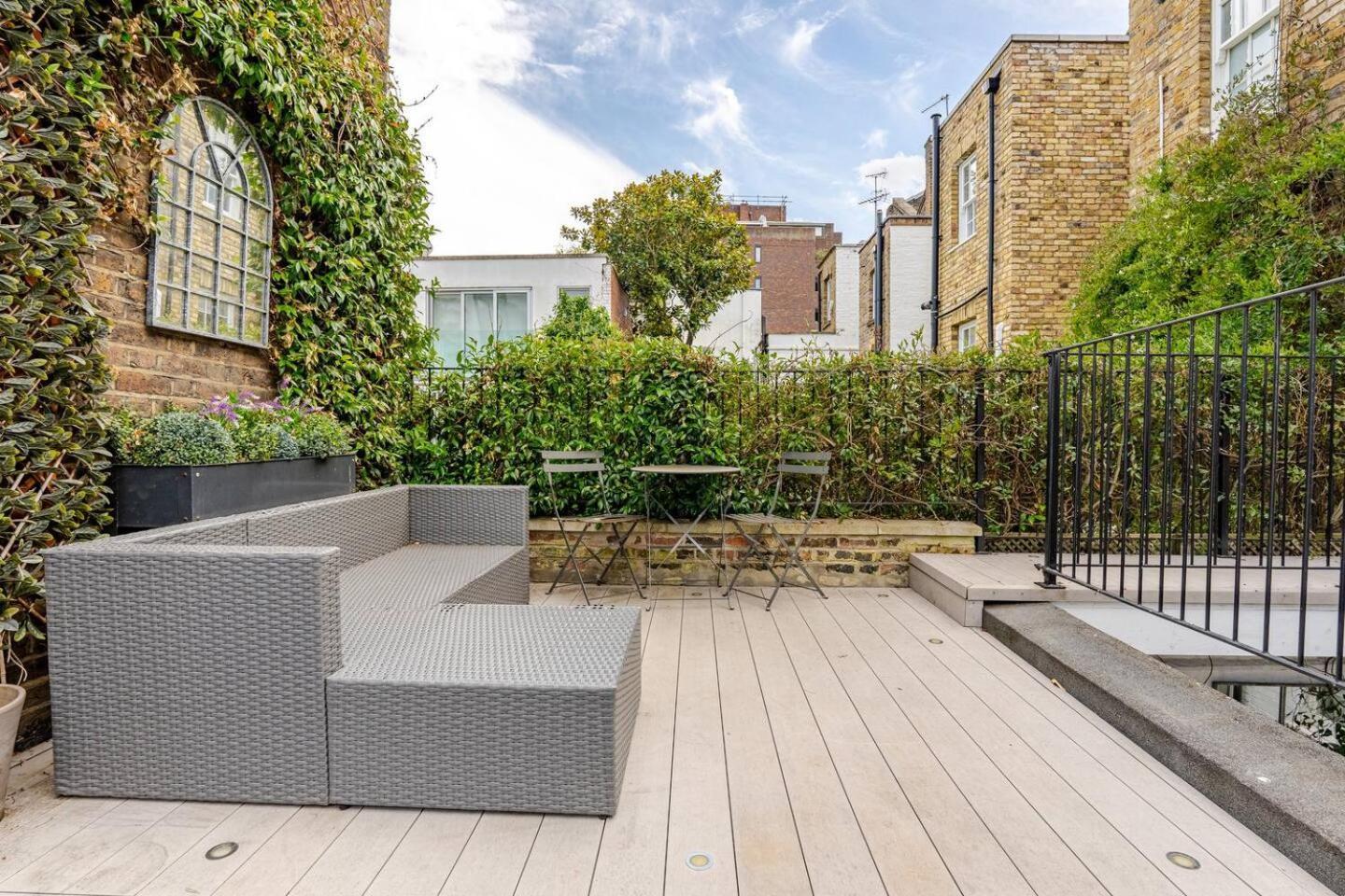 Delightful Notting Hill 2 Bed House With Garden