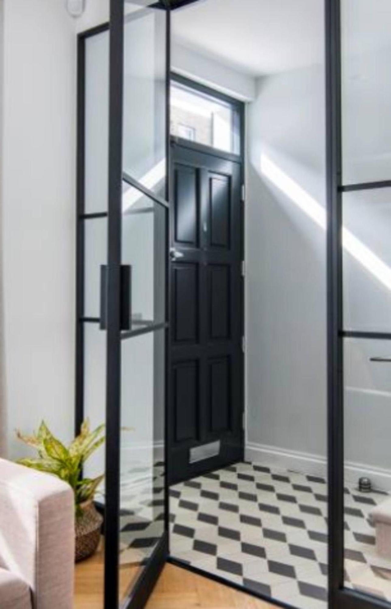 Delightful Notting Hill 2 Bed House With Garden Holiday home London